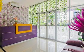 RedDoorz Plus near Stasiun Bekasi